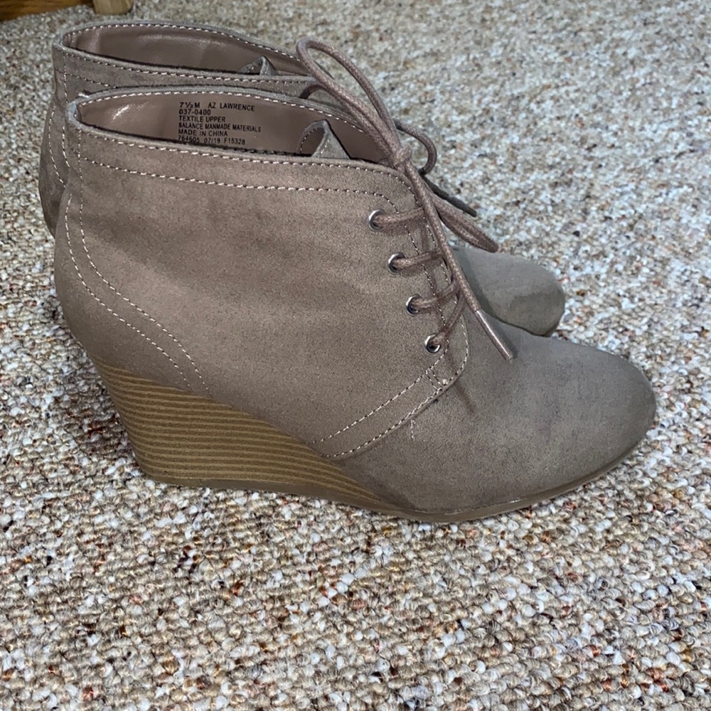 Size 7.5 wedge suede booties